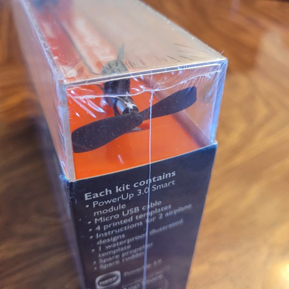 POWERUP 3.0 AIRPLANE - Smartphone Controlled Rechargeable Paper Airplane - Picture 8 of 10